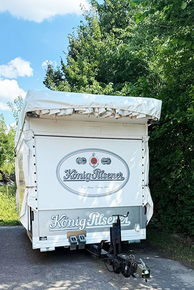 Mietpreise für Party- und Eventausstattung in Potsdam - Bierwagen, Zapfanlagen, Popcornmaschinen, Jägermeister-/Spirituosen-Ice-Maschinen, Grills, Spanferkel-Öfen!